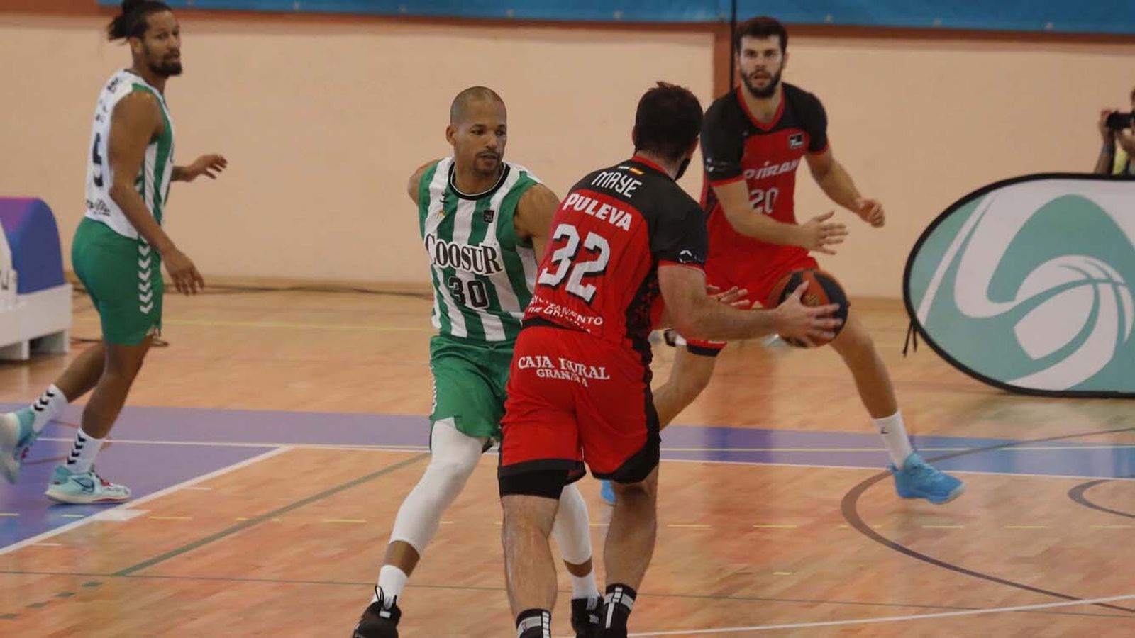 Las fotos de Real Betis - Fundación Granada en la Línea