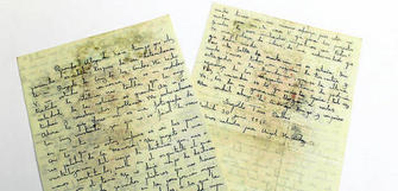 Dos de las cartas donadas al Ayuntamiento.