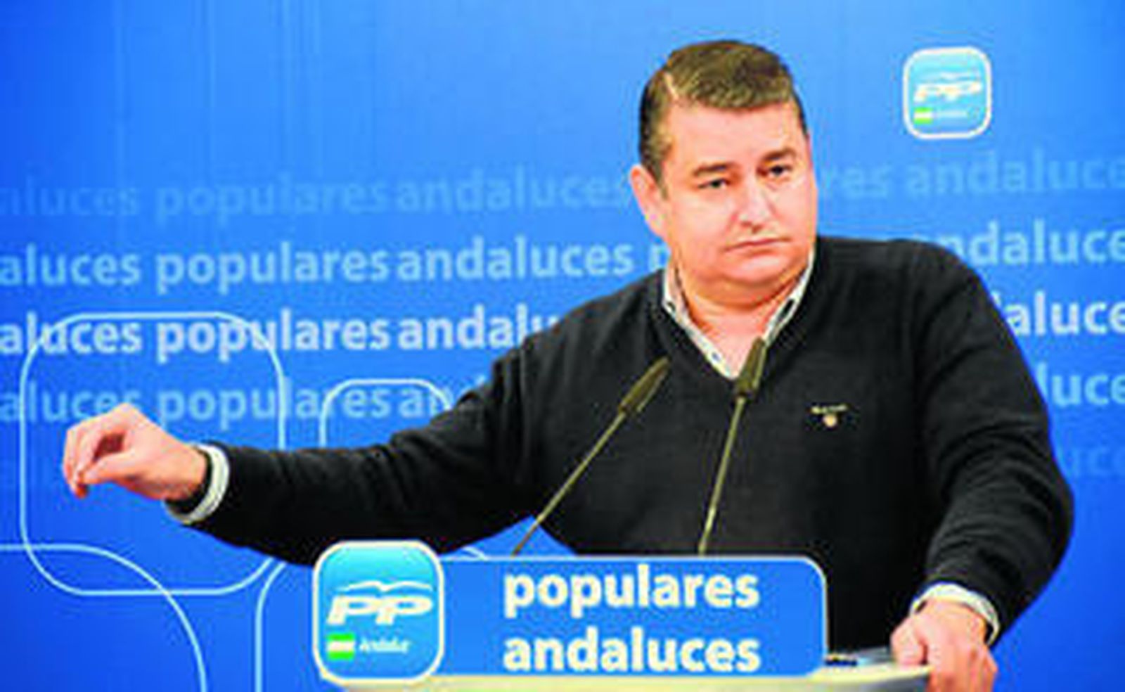 El portavoz adjunto del PP en el Parlamento, Antonio Sanz, ayer durante su rueda de prensa.