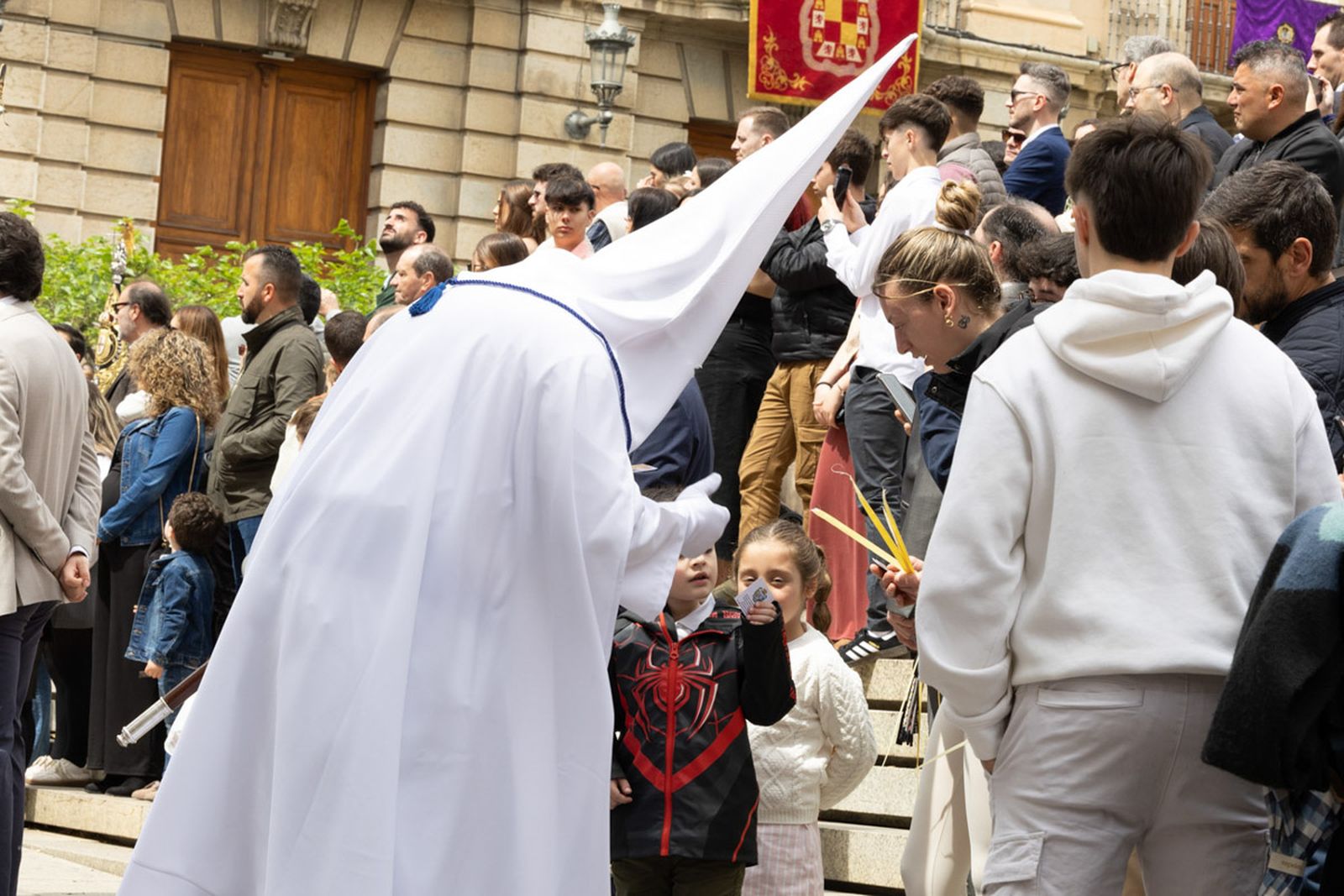 Los jiennenses se echan a la calle para presenciar la primera de las procesiones de la jornada: la Borriquilla (II)