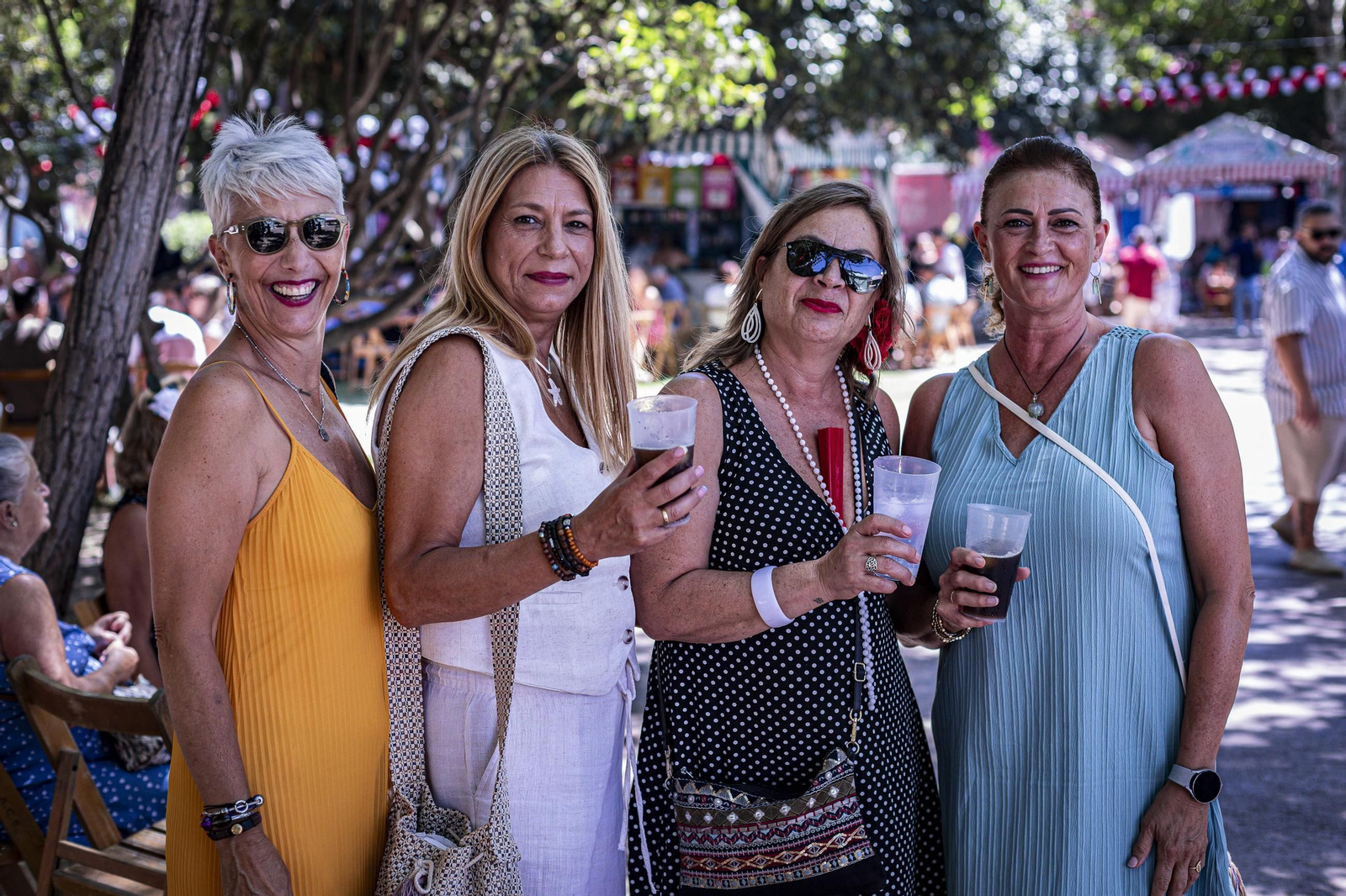 Búscate en las imágenes del Día de la Mujer de la Feria del Carmen y de la Sal de San Fernando