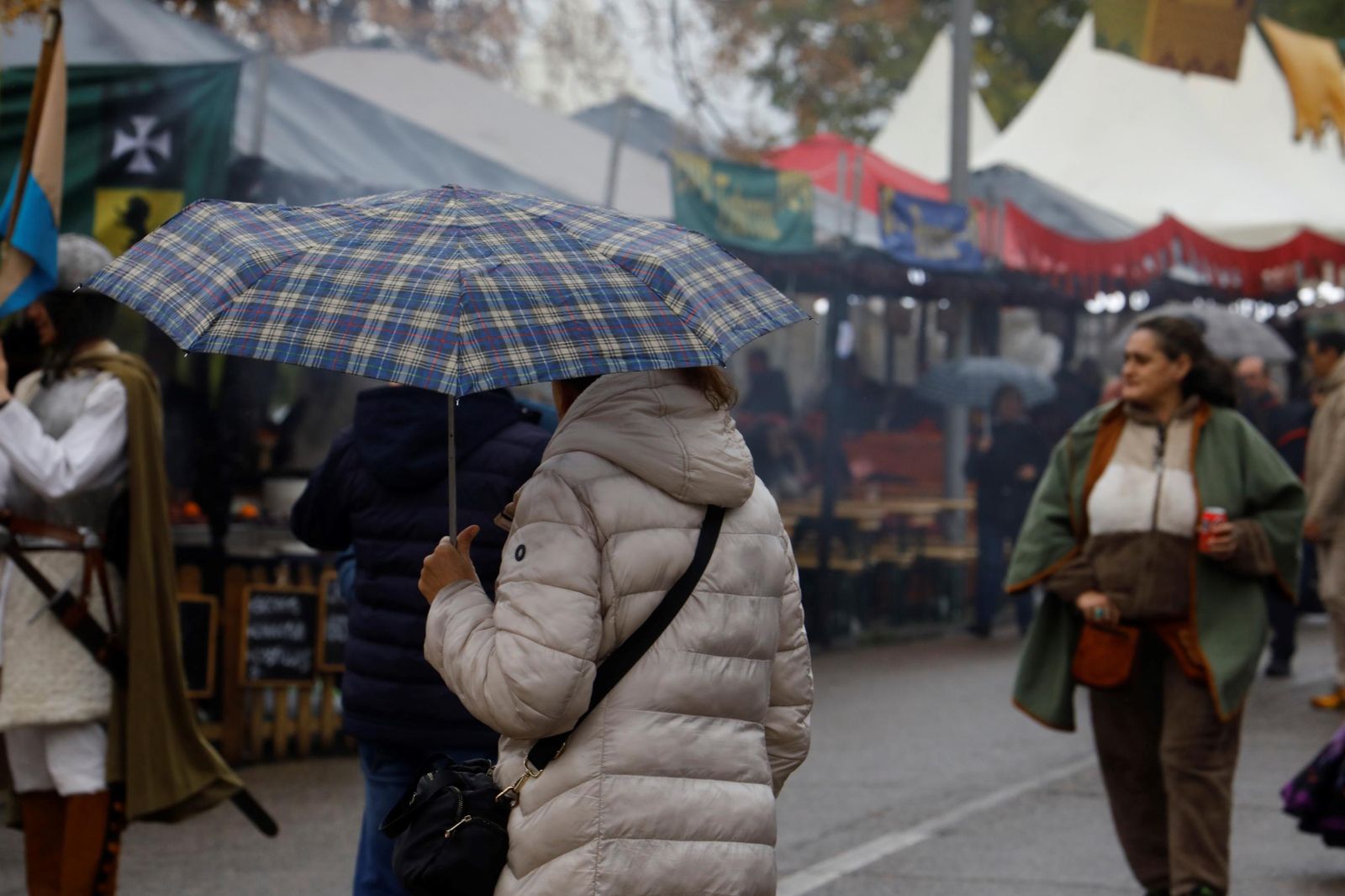 La borrasca Éowyn no consigue deslucir el Mercado Andalusí, en imágenes