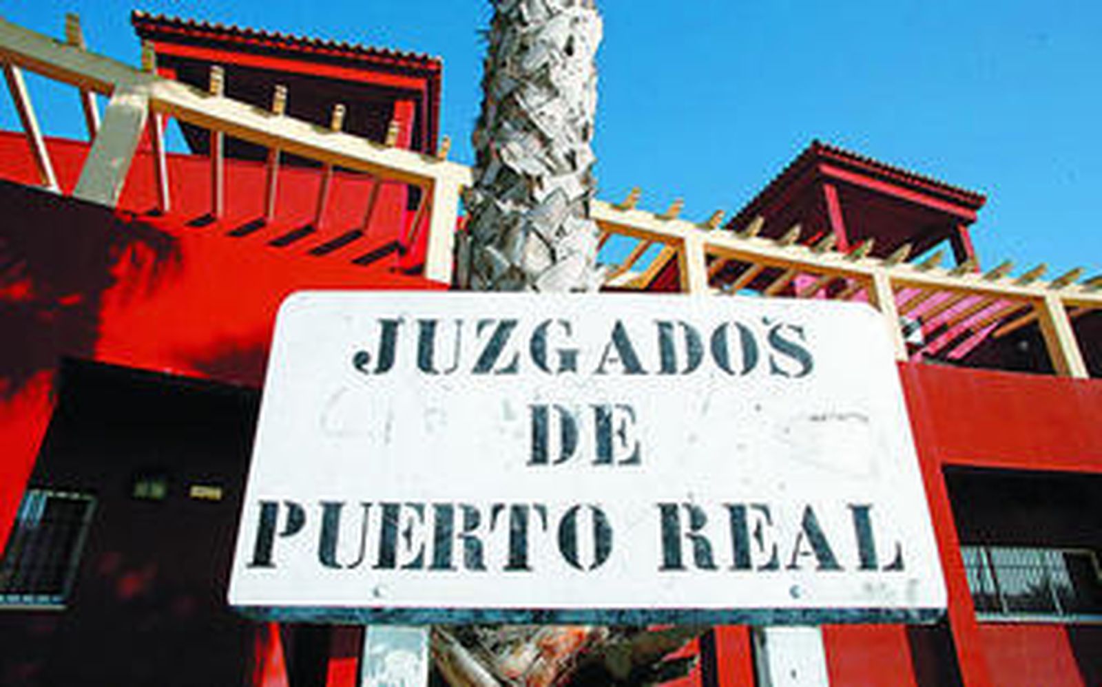 Los detenidos por la Guardia Civil y la Policía Nacional presuntamente pertenecientes a una banda criminal continuarán hoy desfilando por los juzgados.