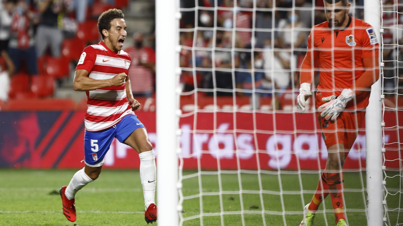 Luis Milla anotó el tanto de penalti que sirvió para establecer el 2-2.