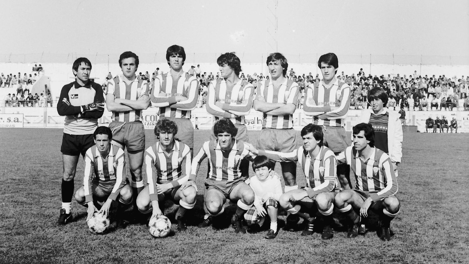 Una de las alineaciones del Algeciras de principio de los años 80, con Gómez (p), Capa, Curro, Andrés, Asián, Benito Sánchez, García Montes, Cabello, Galleguito, Gallego y Baldón