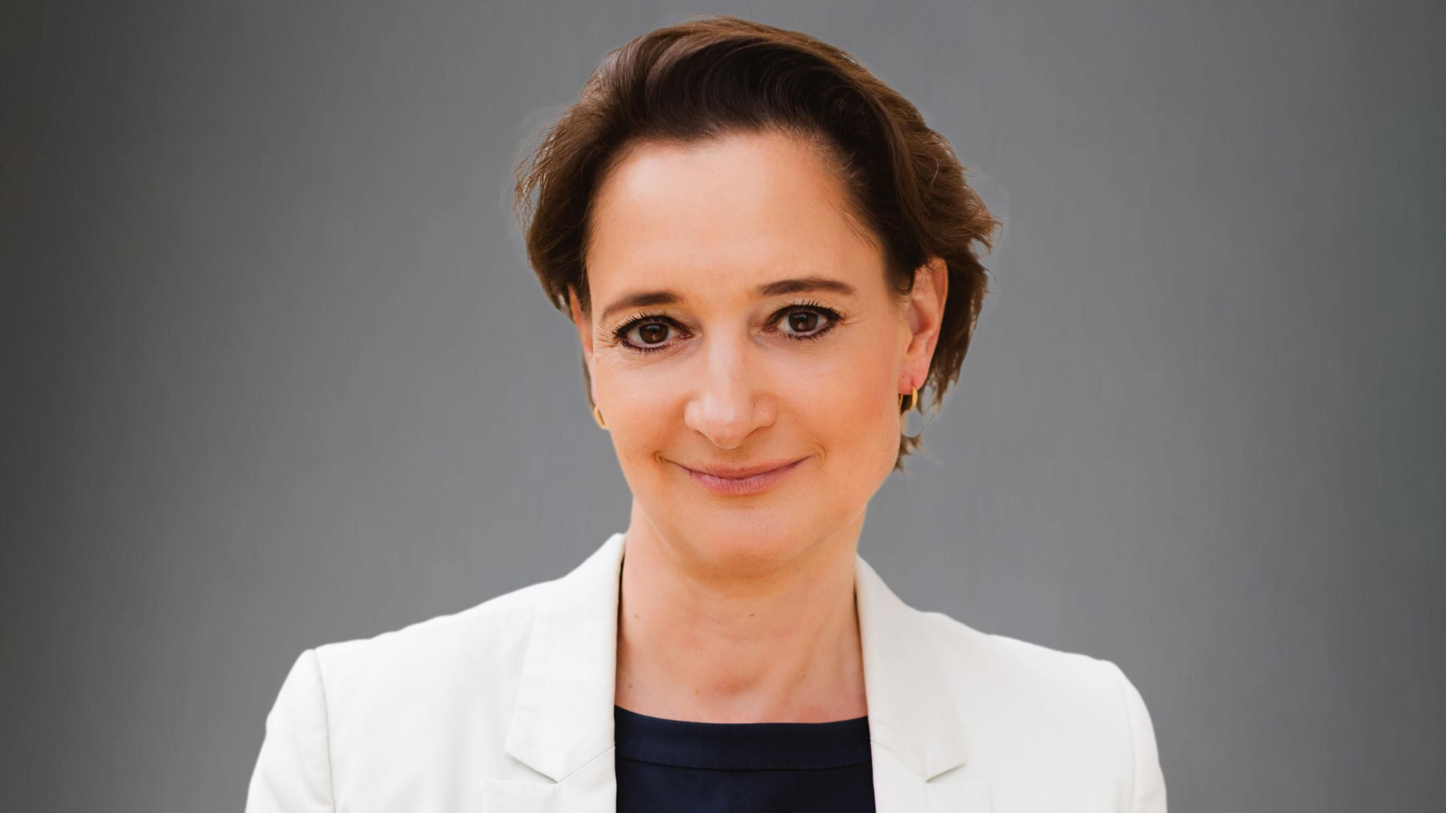 Katrin Adt asume la dirección de Dacia con el reto de liderar su electrificación