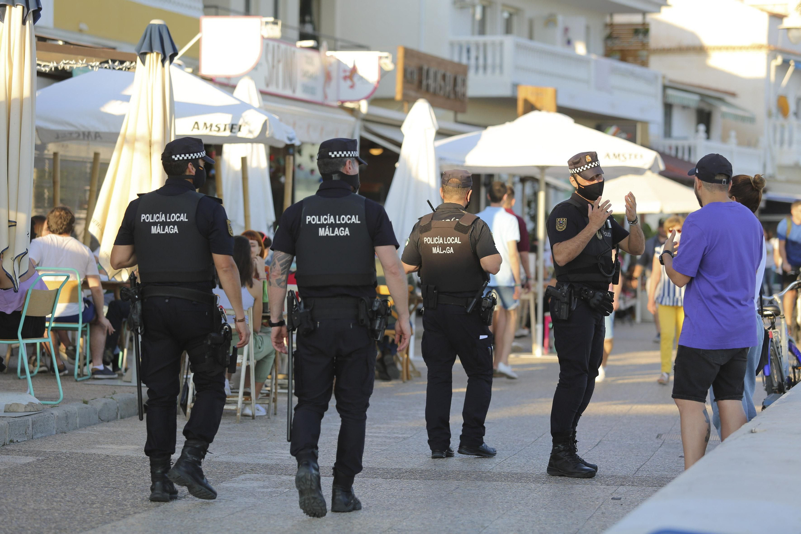Las fotos del refuerzo policial en Pedregalejo ante su masificación