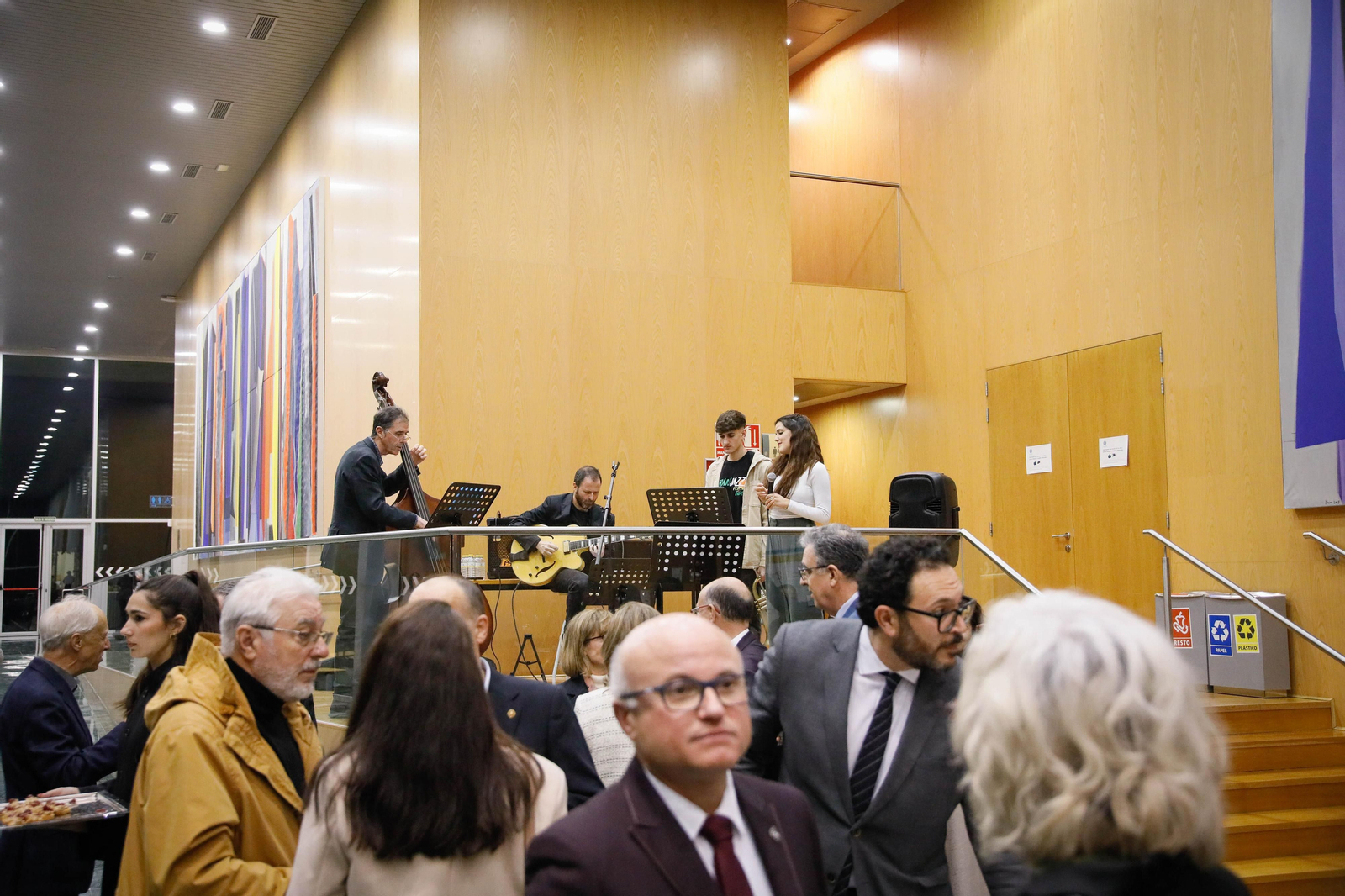 Imágenes del acto de reconocimiento a antiguos alumnos y amigos de honor en la UAL