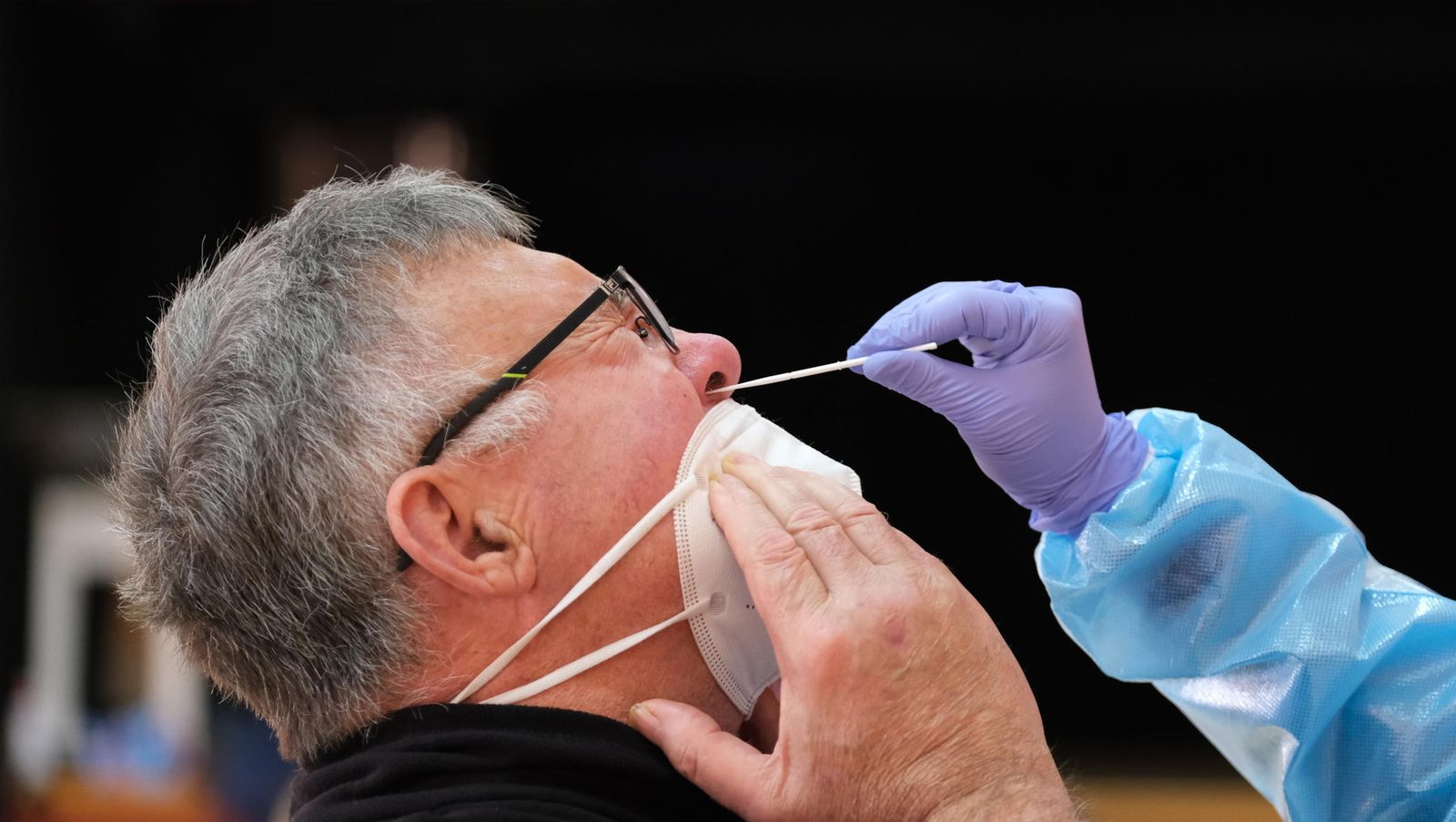 Medio millar de positivos y tres nuevas muertes por coronavirus en Almería