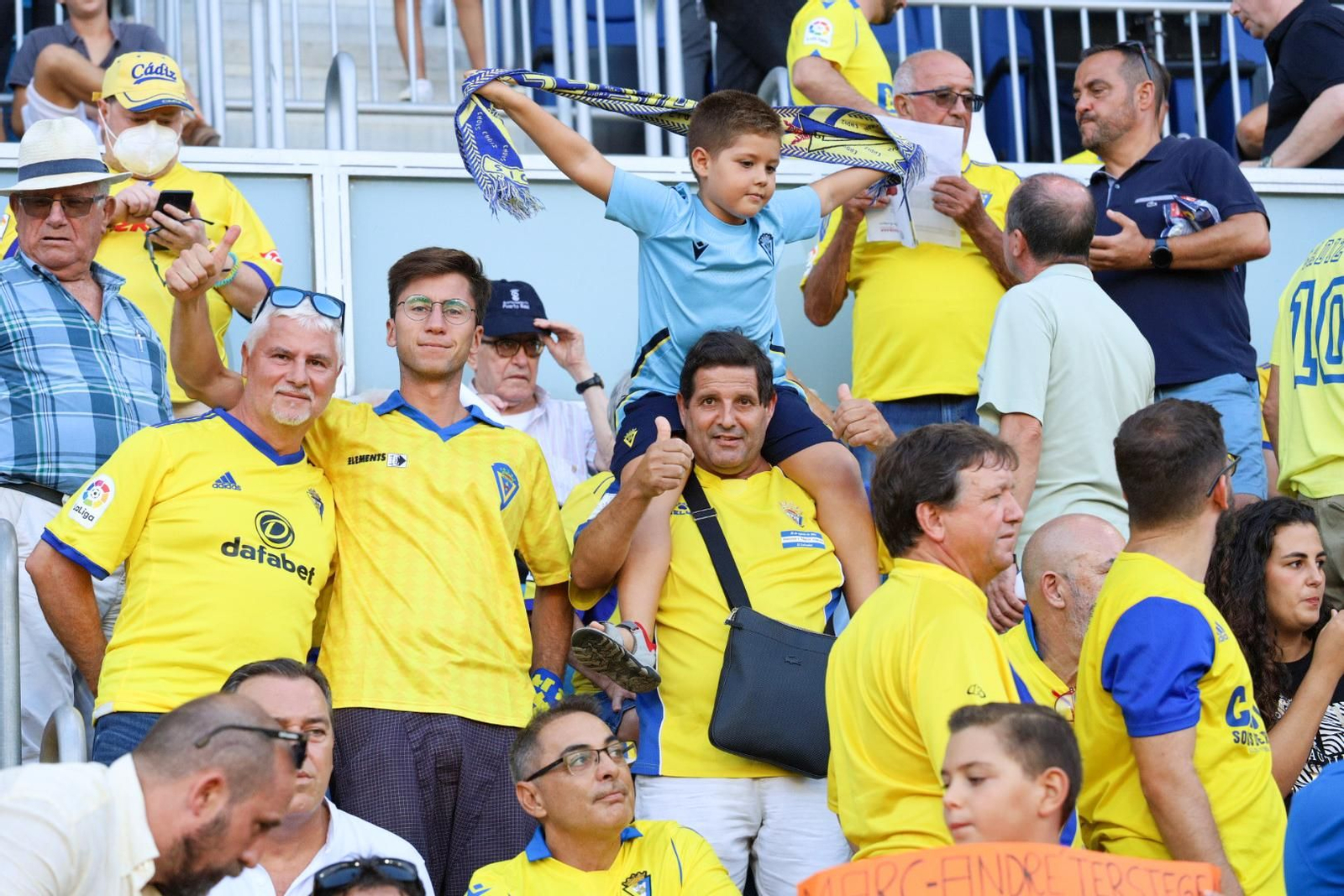 Búscate en el partido Cádiz-Barcelona