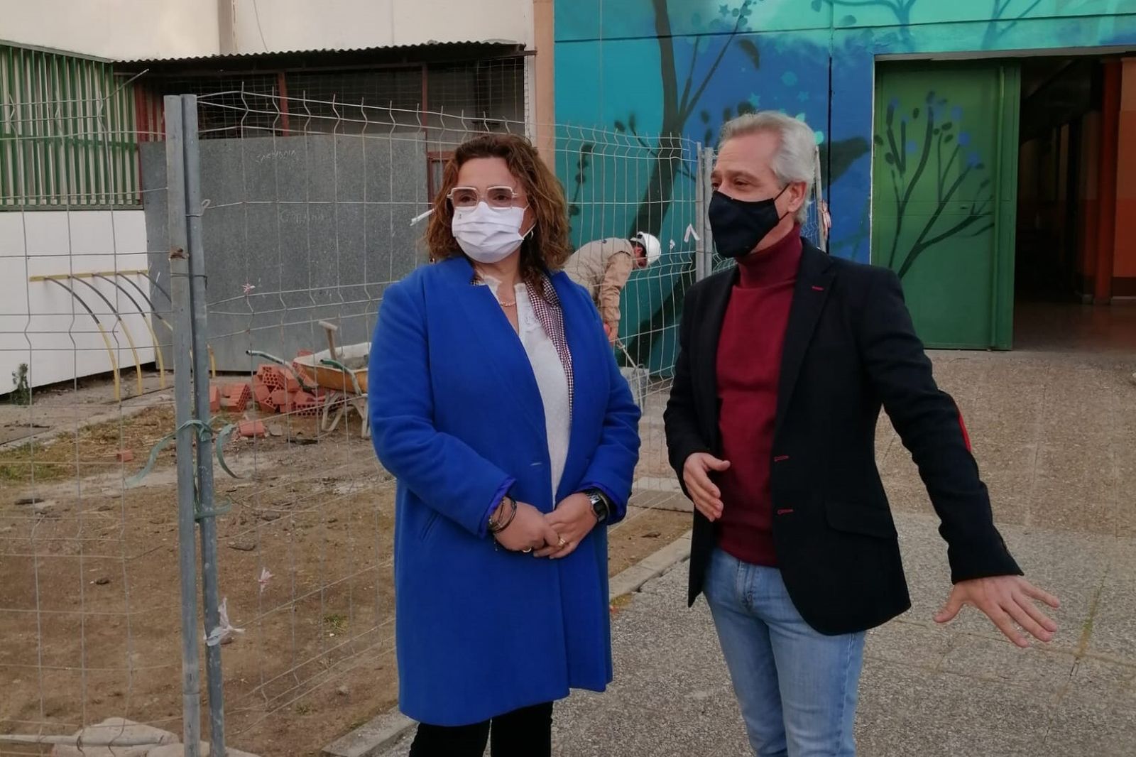 La delegada de Educación y Deporte, María José Eslava, visita las obras de reforma del IES Ramón Carande.