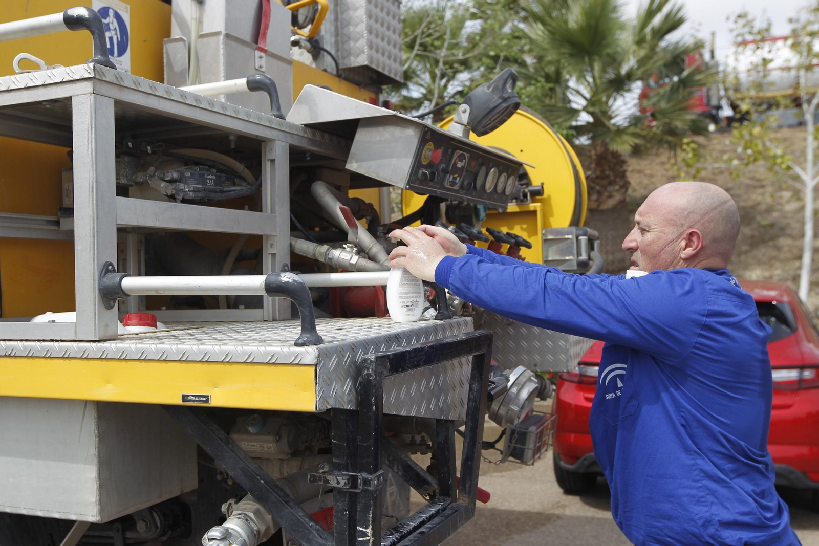 Fotogalería actuación INFOCA y UME por el coronavirus en Almería. Covid-19
