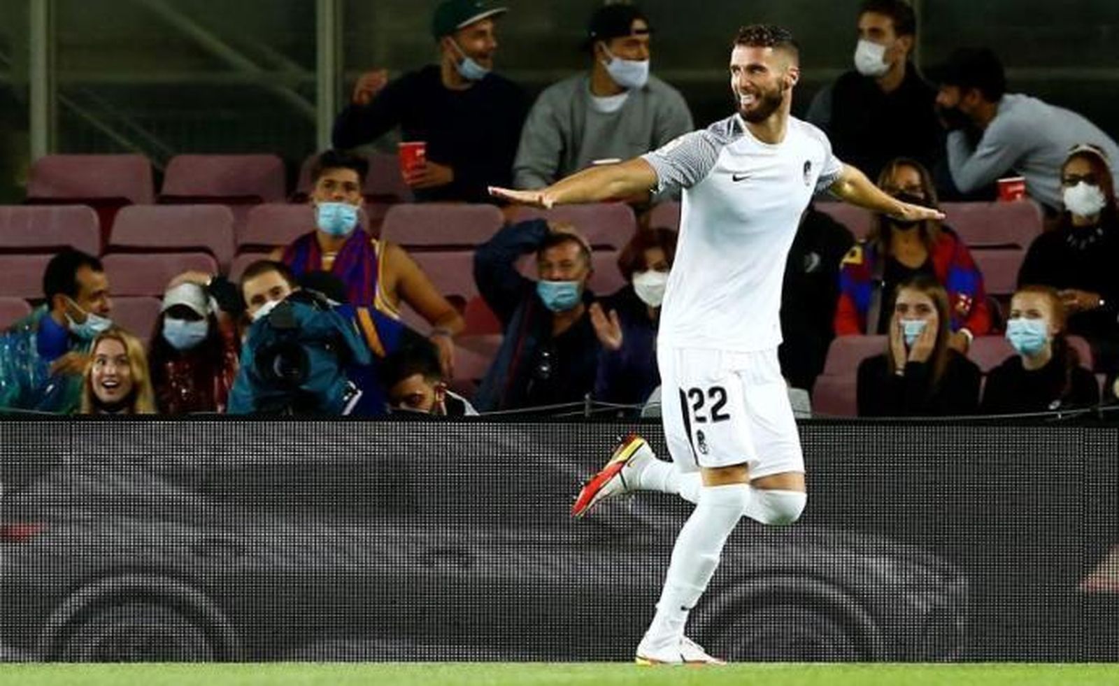 Domingos Duarte celebra un gol marcado con el Granada CF