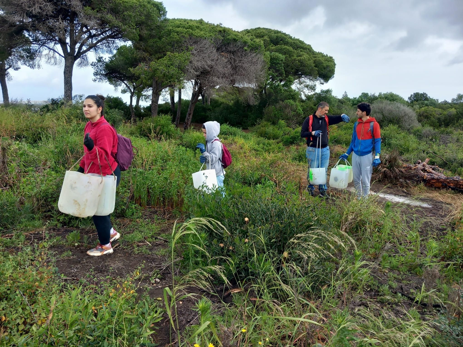 Algunos d elos voluntarios que participaron en la iniciativa el pasado año