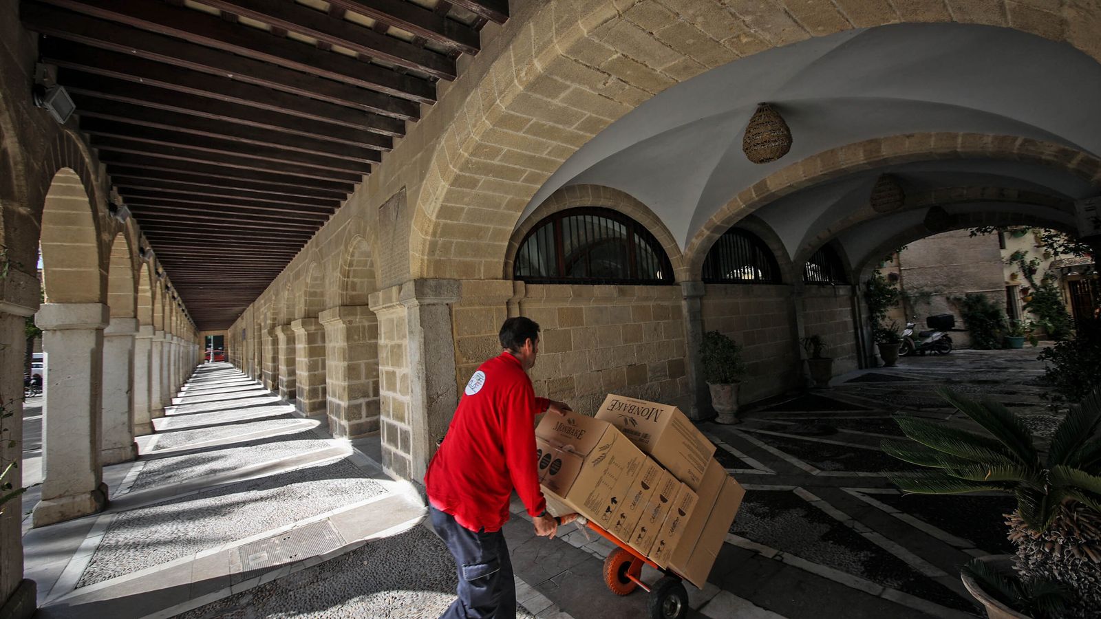 Galería del edificio ‘los arcos’, días atrás.