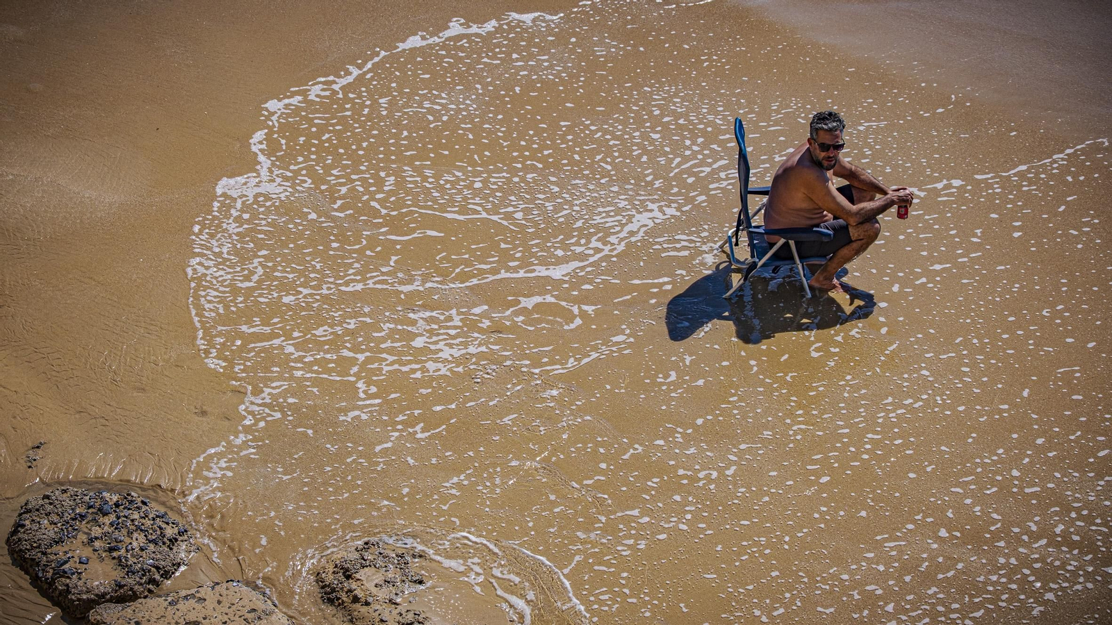 Las imágenes de las mareas vivas en pleamar de las playas de Cádiz