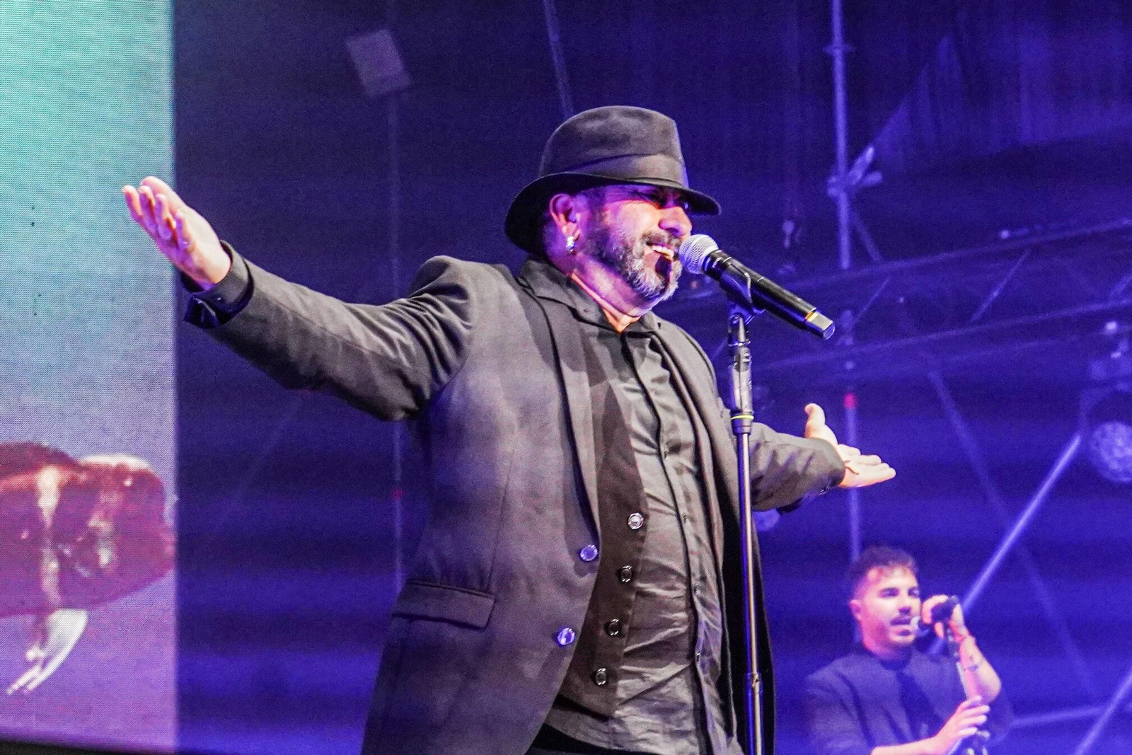 Las mejores imágenes del concierto de El Barrio en Granada