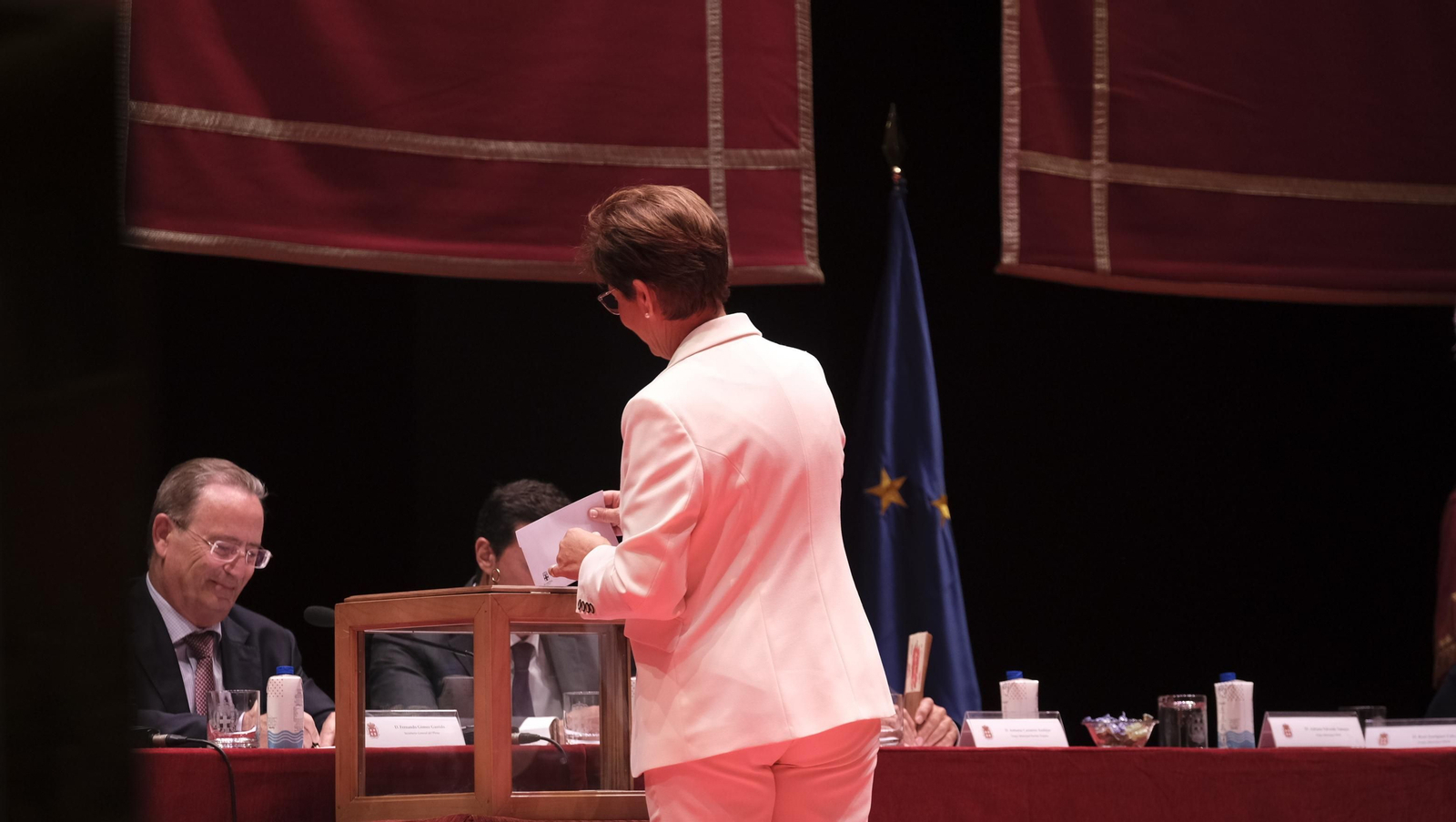 Imágenes de la constitución de la Corporación Municipal de almería, con María Vázquez como Alcaldesa