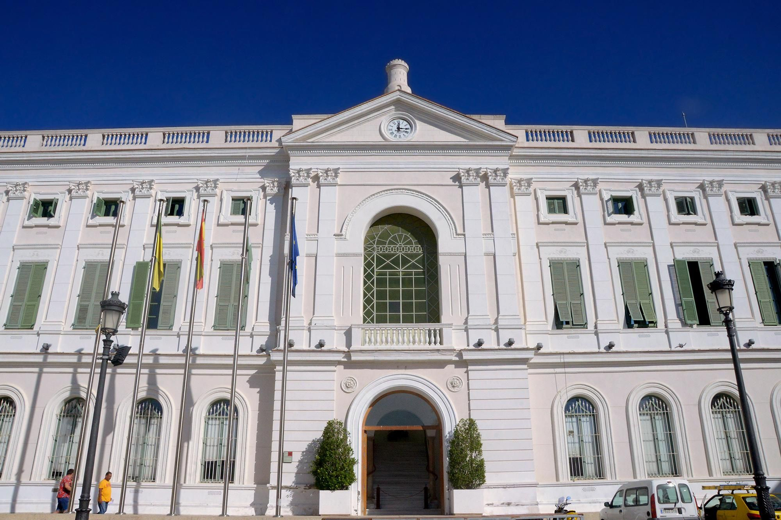 La puerta principal de la Casa Consistorial estará abierta desde hoy.