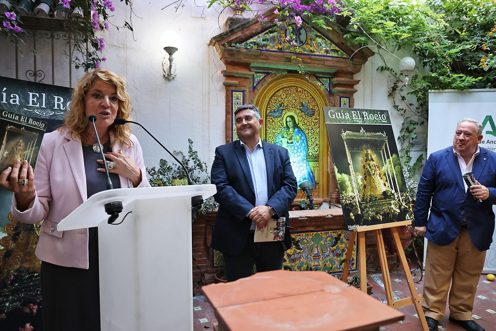 Imágenes de la presentación de la Guía del Rocío 2024 de Huelva Información