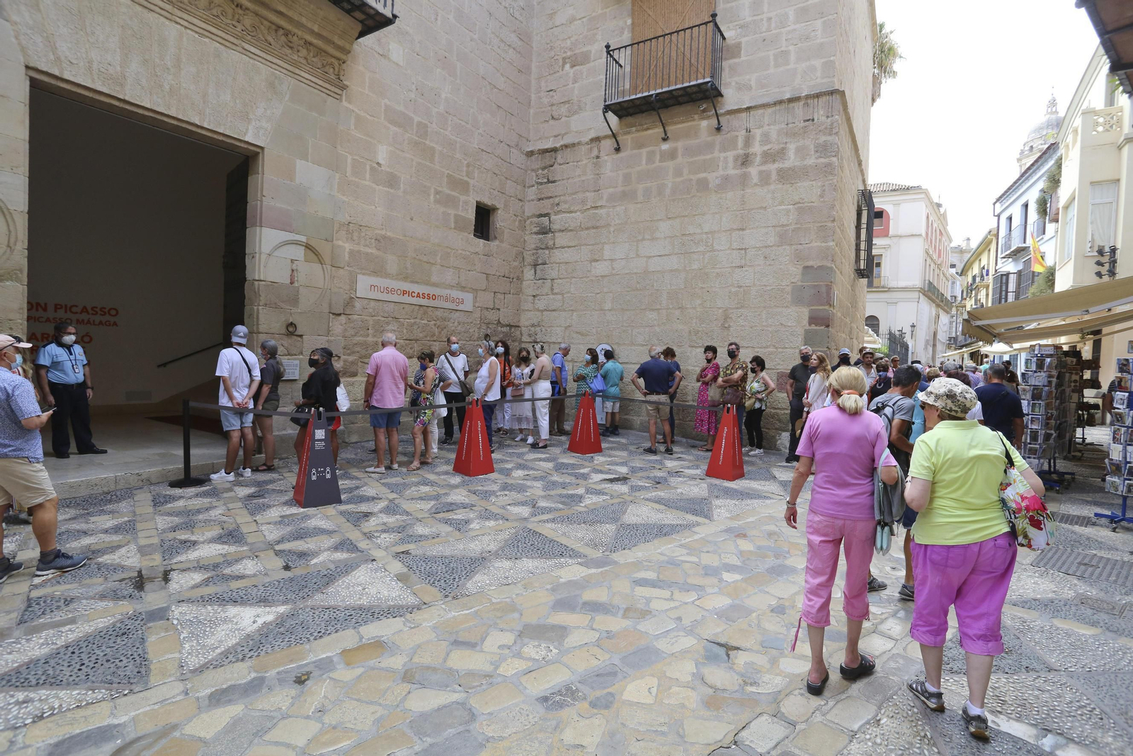 Colas, esta semana, a la entrada del Museo Picasso.