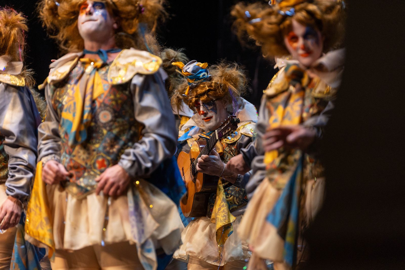 Imágenes de la actuación de la comparsa  de  Dos Hermanas "Feberillo el loco" en el Carnaval Colombino