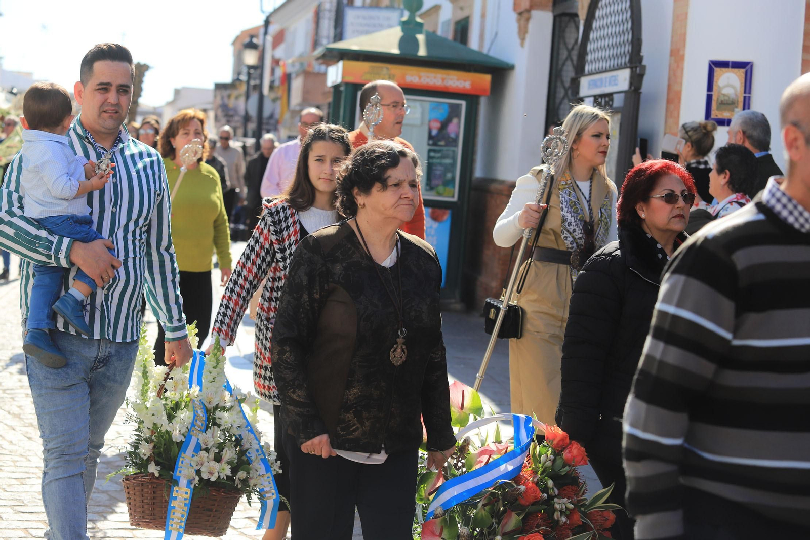 Imágenes de la llegada de la peregrinación de Emigrantes a Almonte acompañando a la Hermandad de San Juan del Puerto