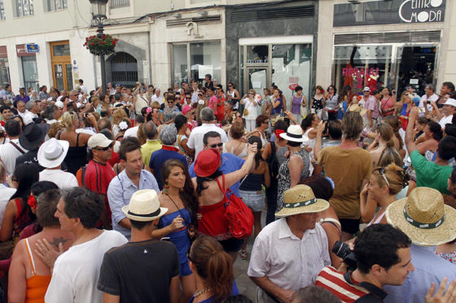 Hora de barrer la fiesta 

Foto: Lorena Avilés