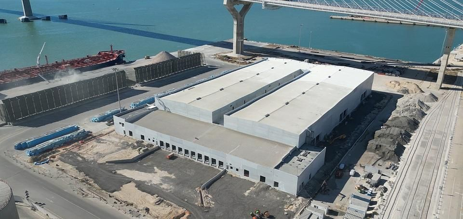 Terminal frigorífica de PTP en la Cabezuela, en el Puerto de la Bahía de Cádiz, en construcción.