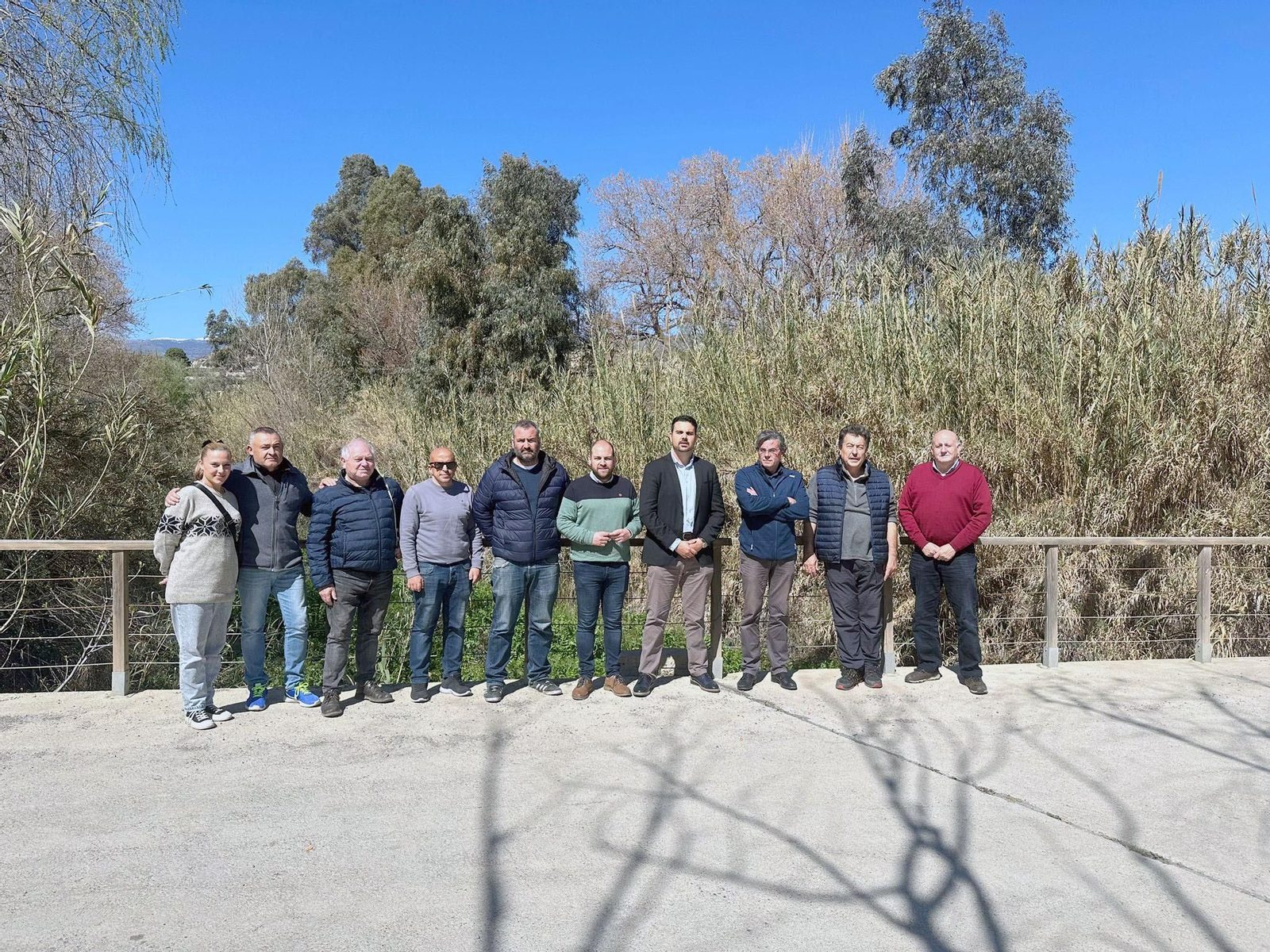 Alcaldes de la comarca en su visita al río Andarax en Instinción.