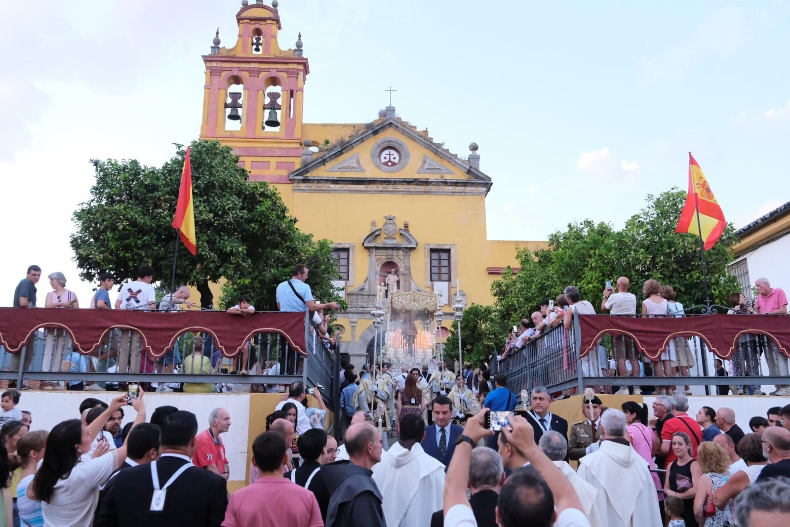 La procesión de la Virgen del Carmen de San Cayetano de Córdoba, en imágenes