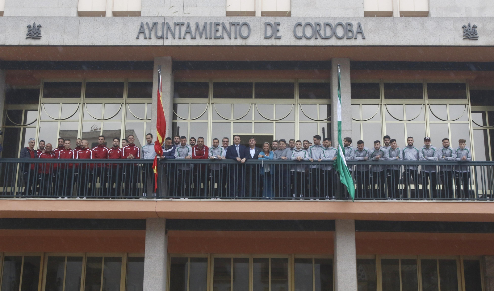La recepción del Ayuntamiento al Córdoba CF por su ascenso a Primera RFEF, en imágenes