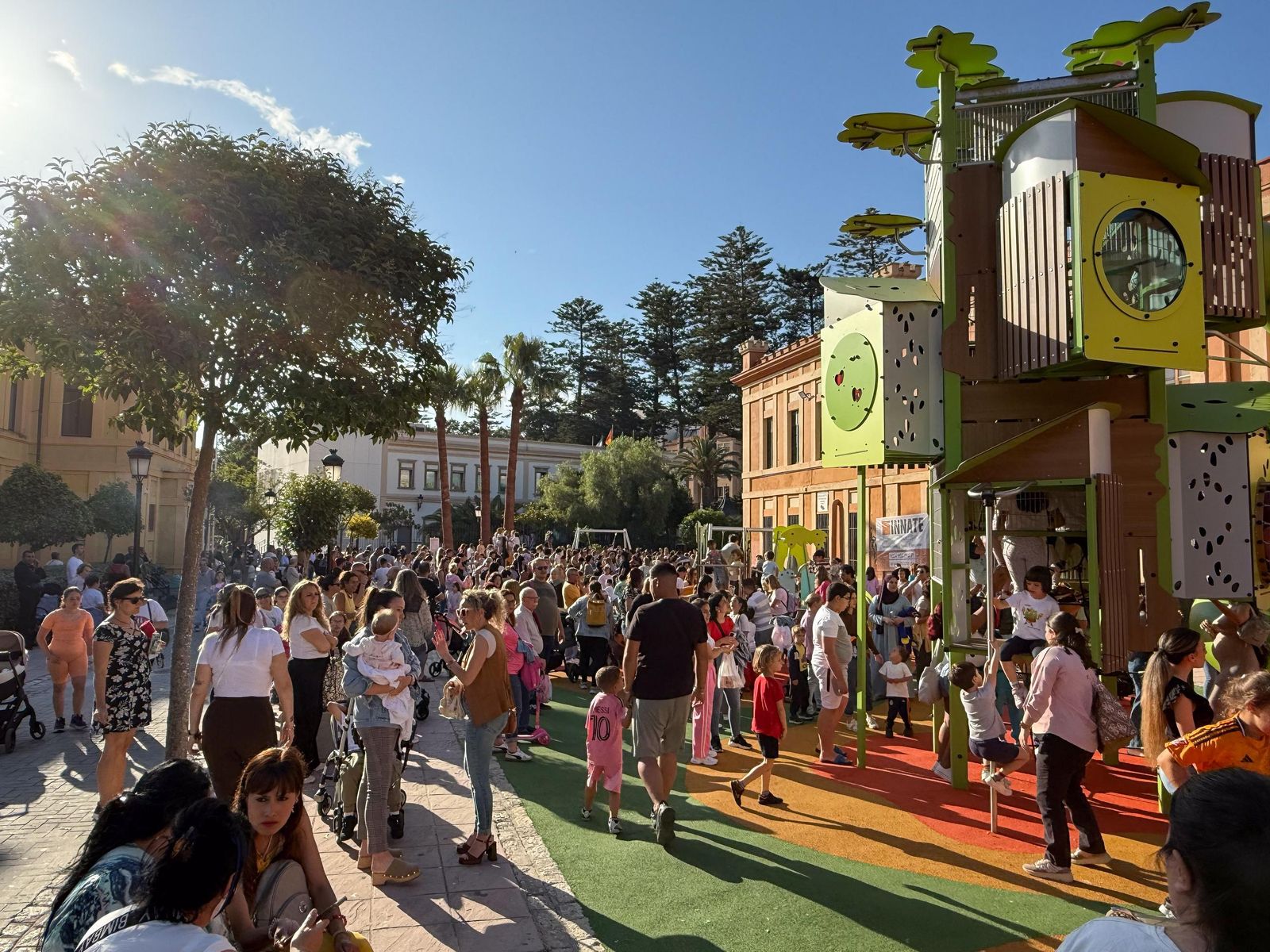 Las fotos de la inauguración del nuevo parque infantil junto al Conservatorio de La Línea