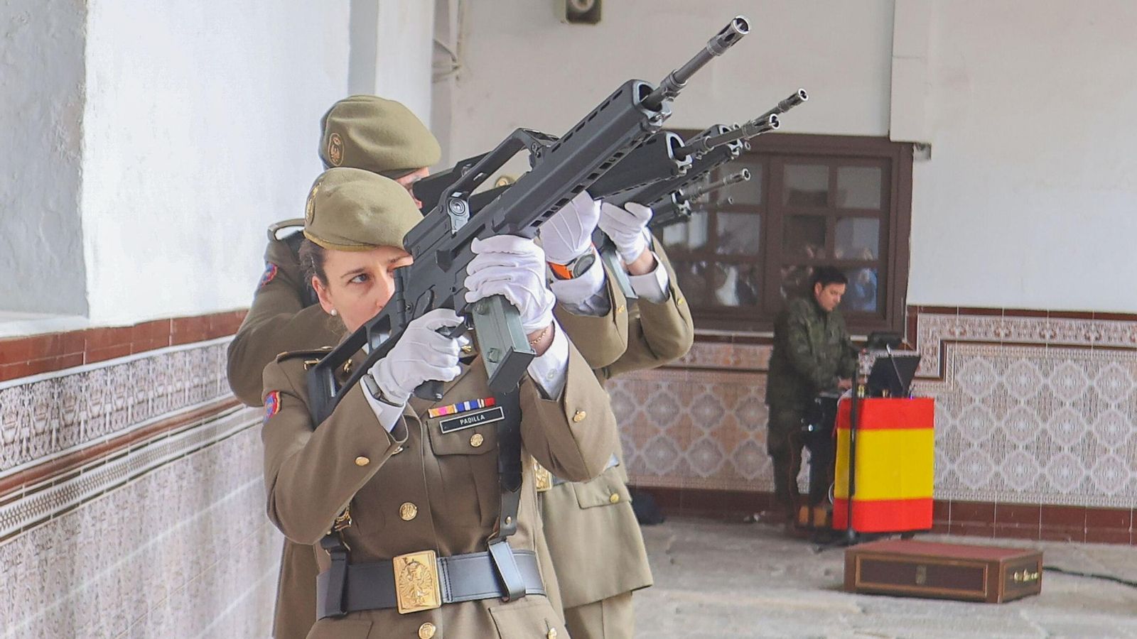 El MADOC celebra sus 28 años de historia en Granada con un acto militar y reconocimientos