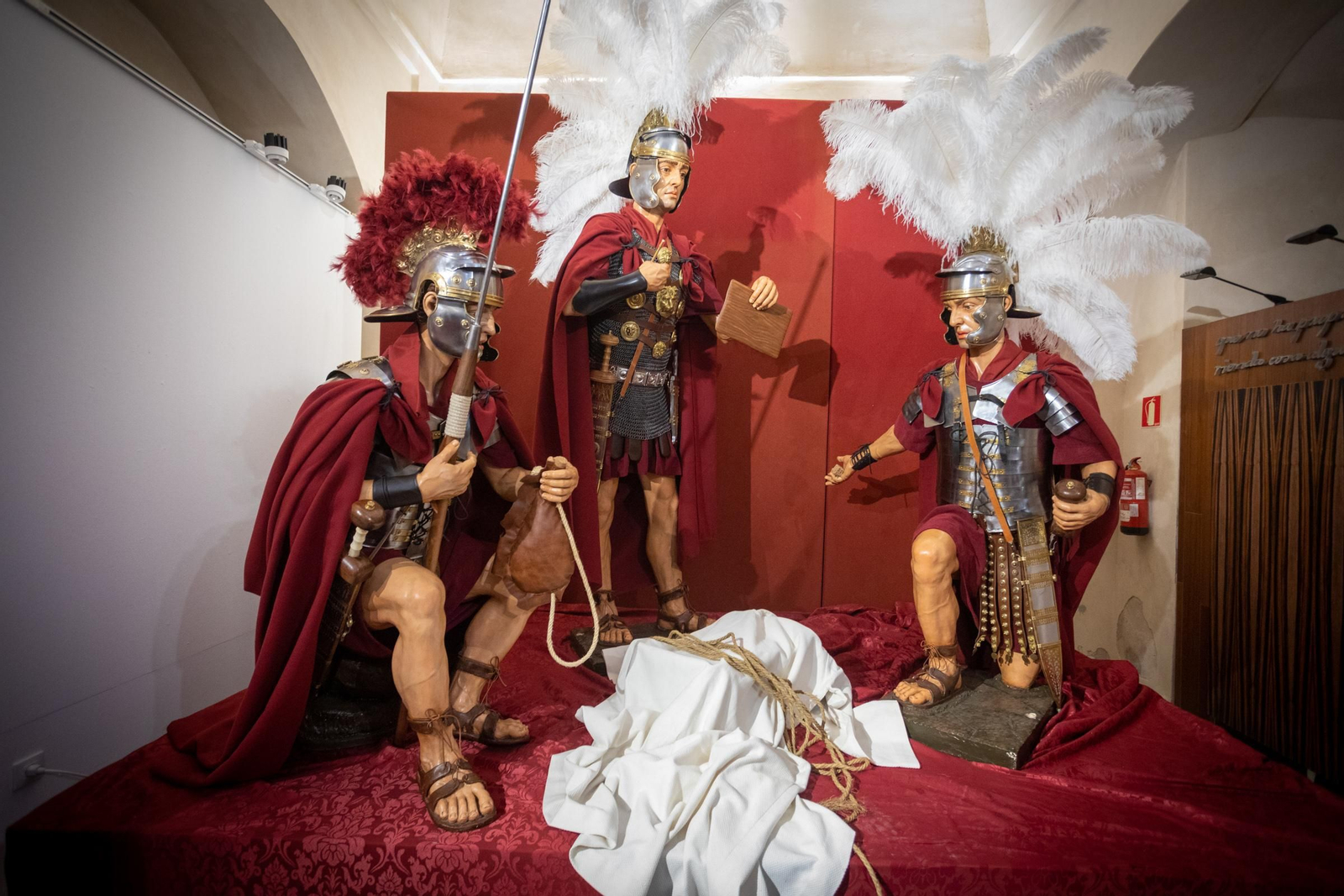 Las imágenes de la exposición Opera Nova, estrenos de las hermandades de San Fernando