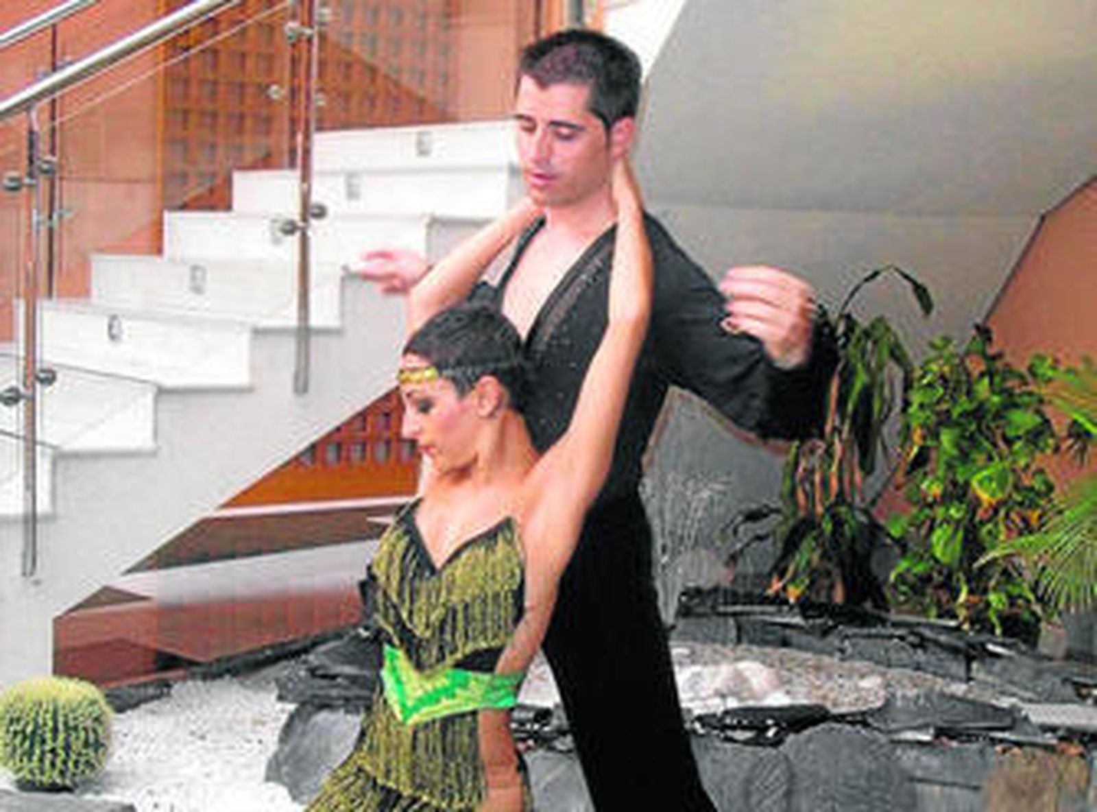 Clara Mora y J.J. Gallardo deleitan a Diario de Almería con un baile de lo más profesional.