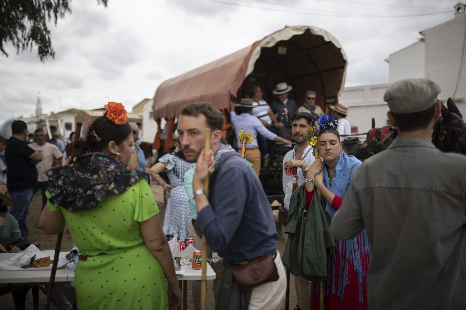 El Rocío 2023: Imágenes de ambiente en la aldea durante la presentación de las Hermandades