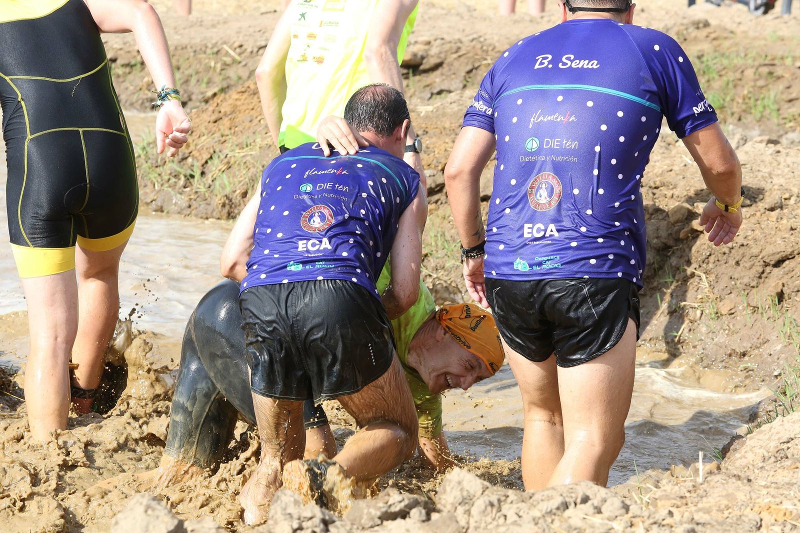 Imágenes de la carrera del barro celebrada en La Barca