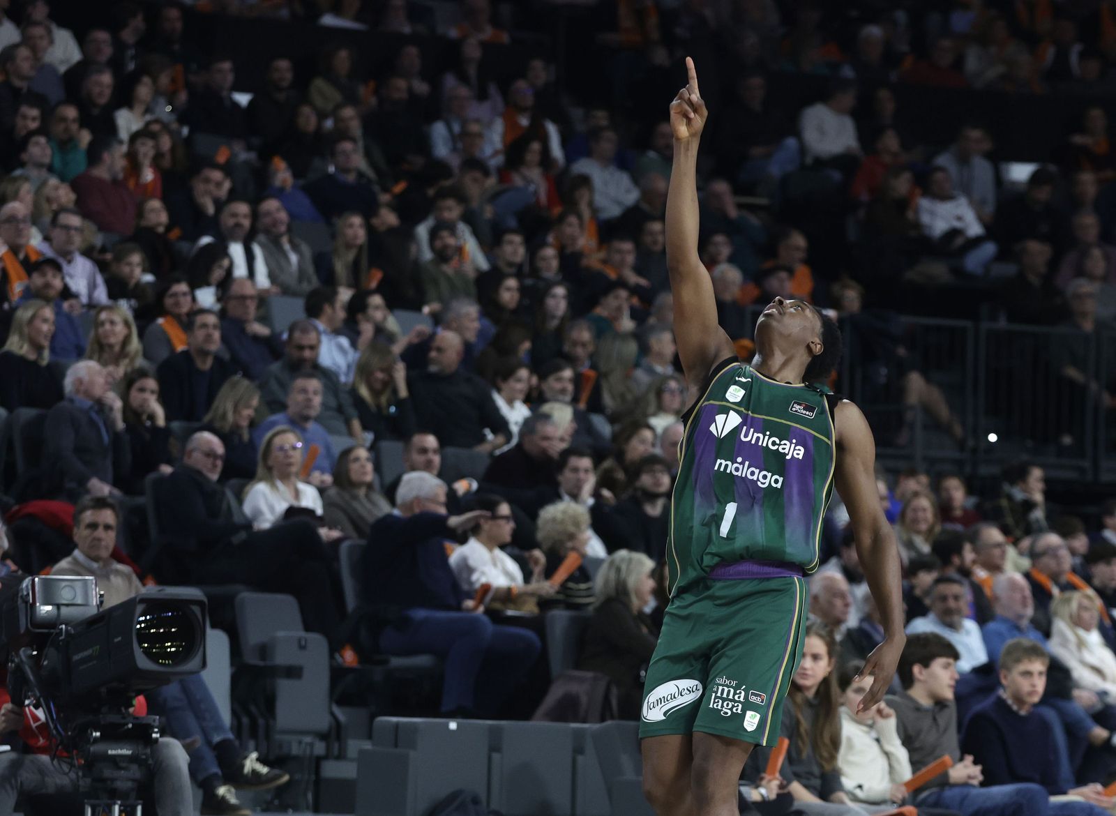 Audige celebra un triple dedicado a su madre, fallecida hace dos días.