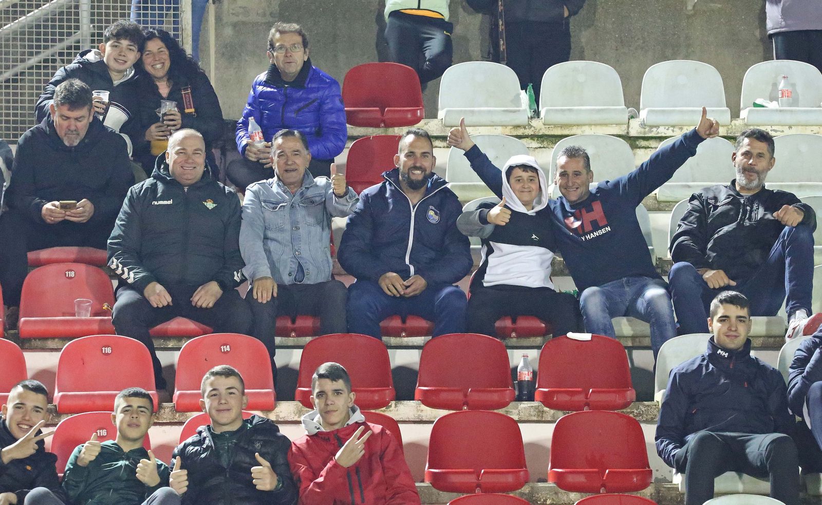 Fotos de la afición en el Nuevo Mirador