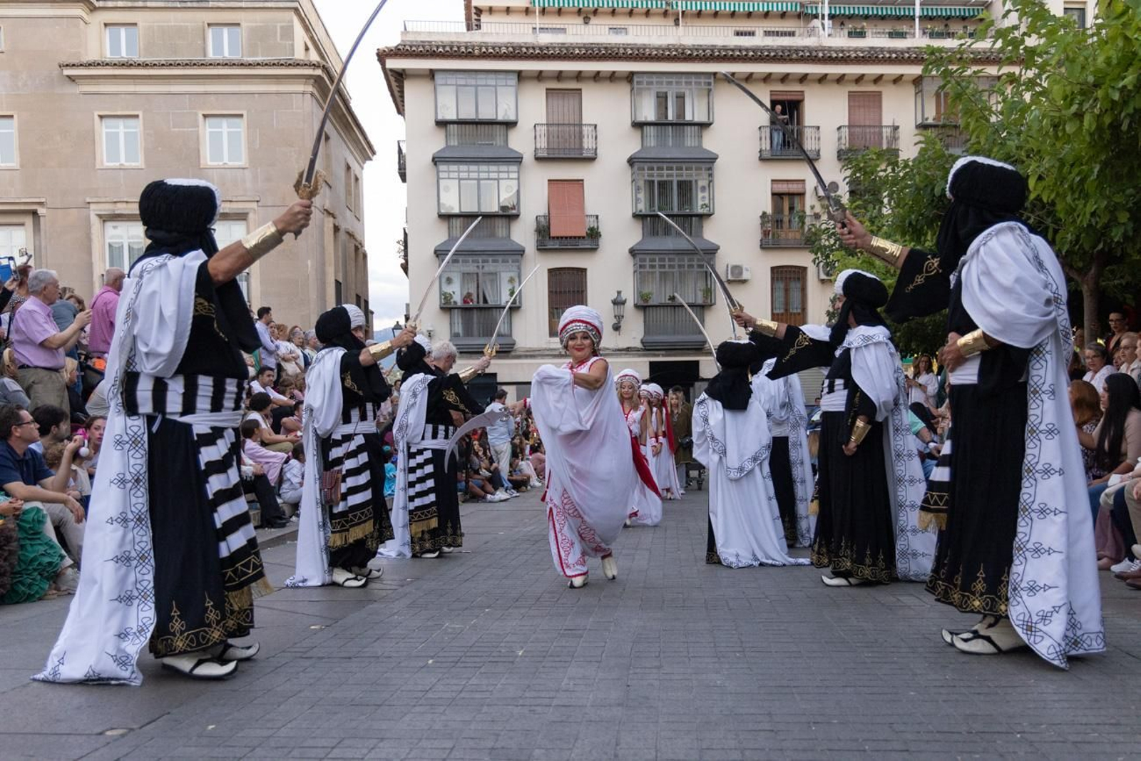 Pregón de David Uclés y cabalgata por la Feria de San Lucas