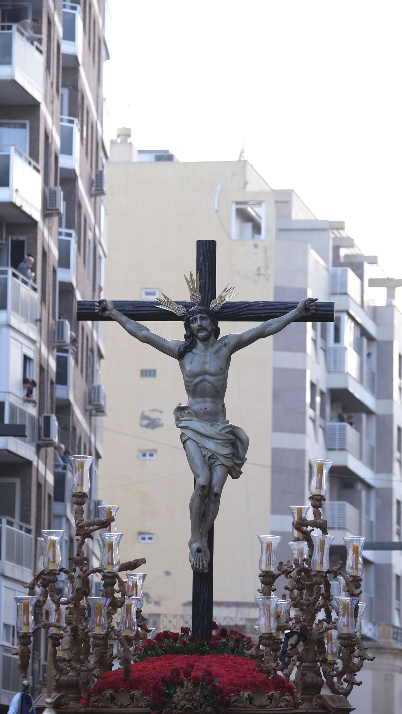 Procesión del Cristo del Amor en Almería, en imágenes.
