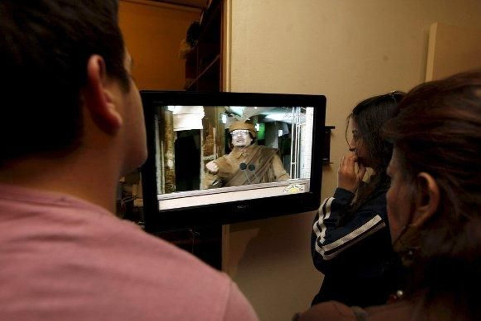 Gadafi, dispuesto a "morir como un mártir" en Libia