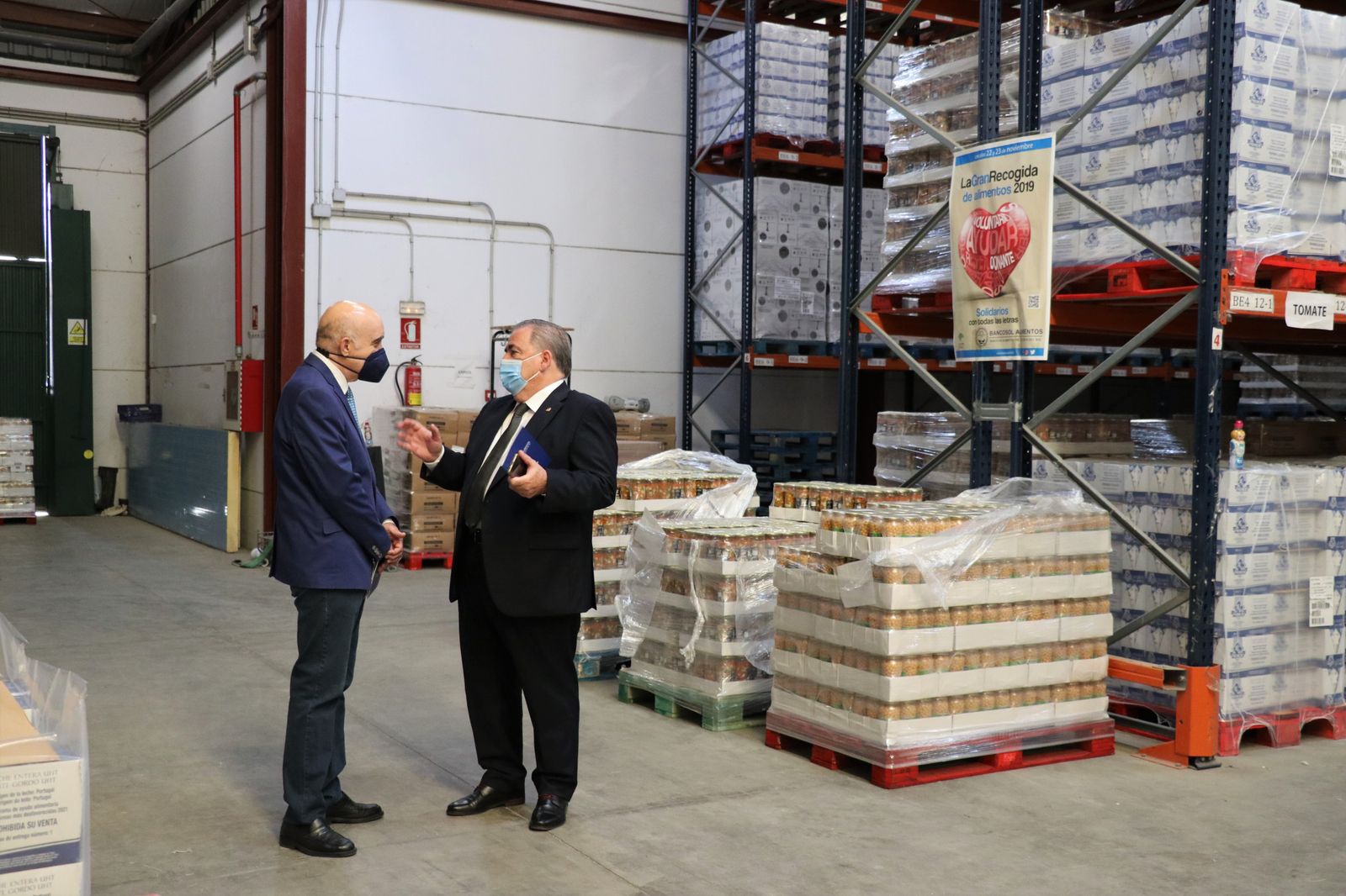 Teófilo Ruiz visita la sede de Bancosol junto a Diego Vázquez