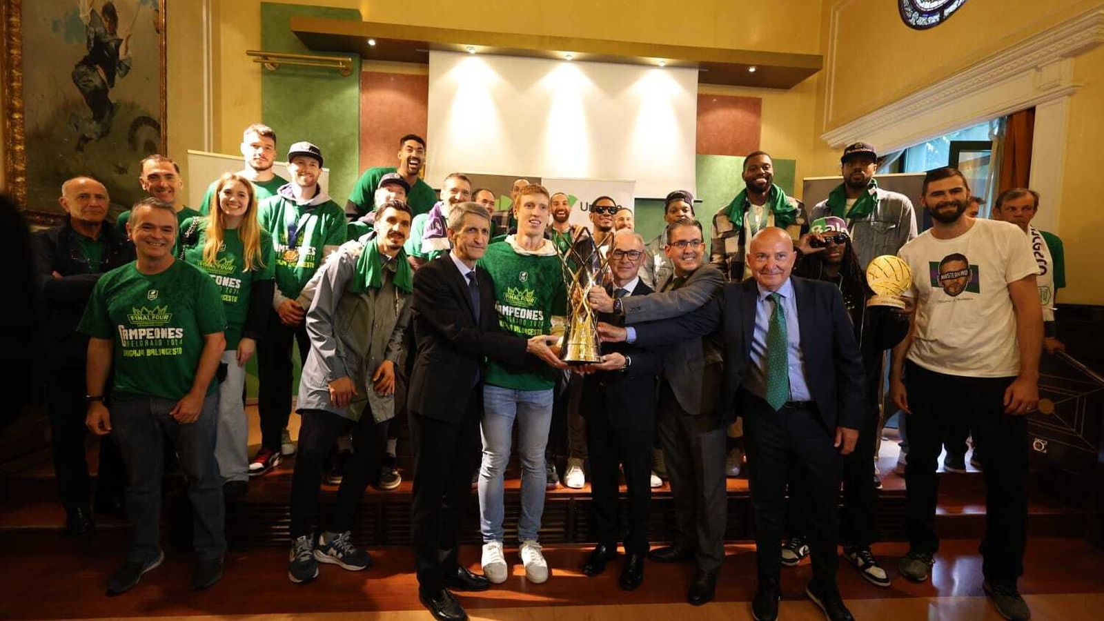 Los campeones, en la sede de Unicaja