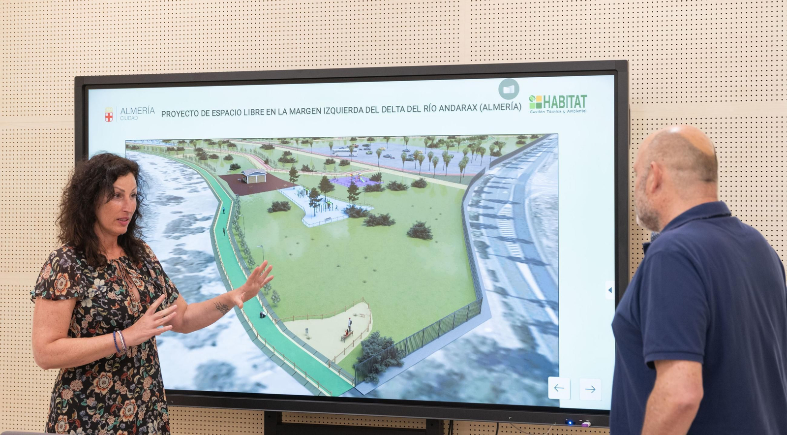 Alcaldesa de Almería, María del Mar Vázquez, presentando el proyecto del margen izquierdo del Delta del río Andarx. Alcaldesa de Almería, María del Mar Vázquez, presentando el proyecto del margen izquierdo del Delta del río Andarx.