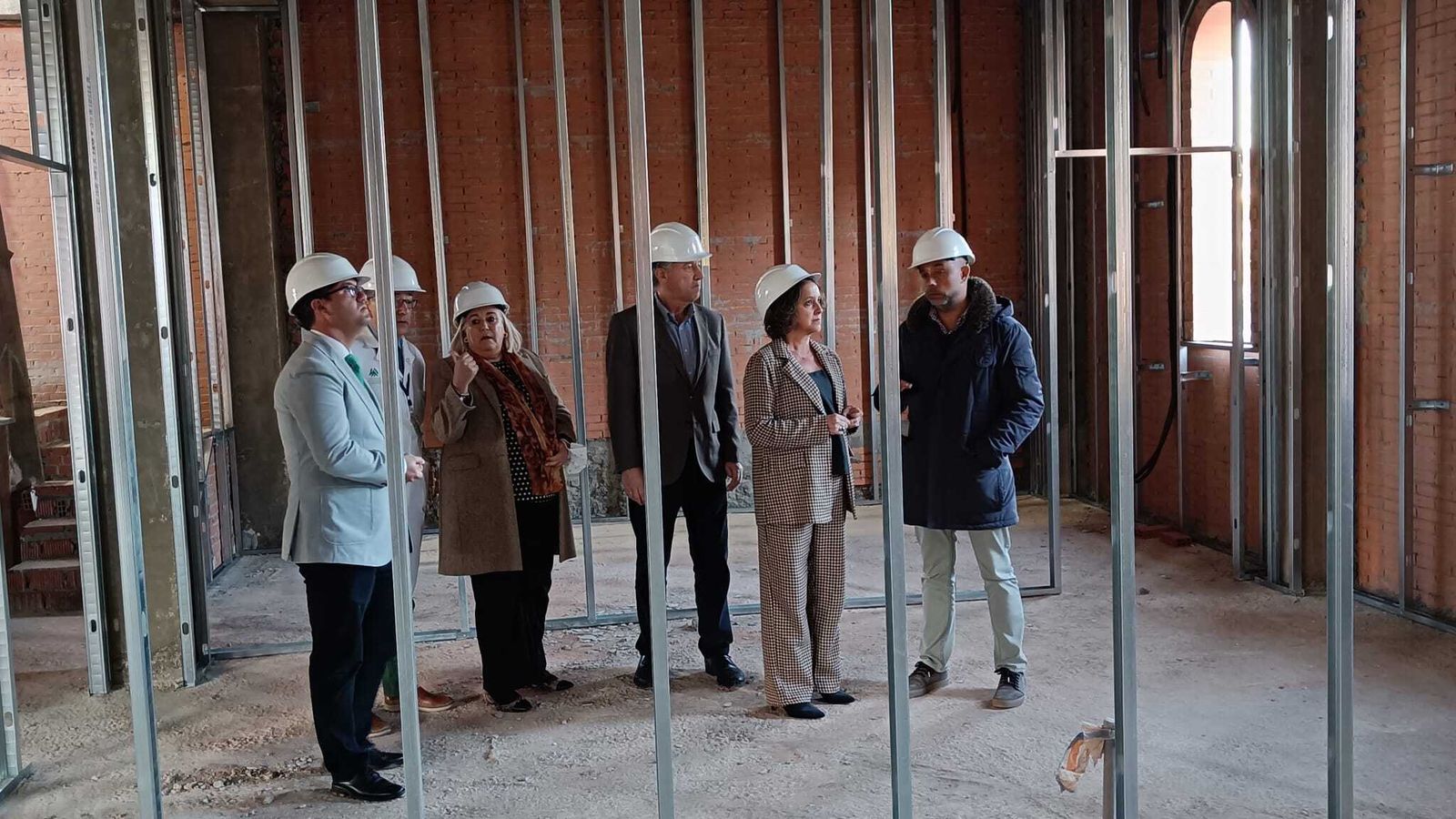 Visita a las obras del centro de salud en Palos