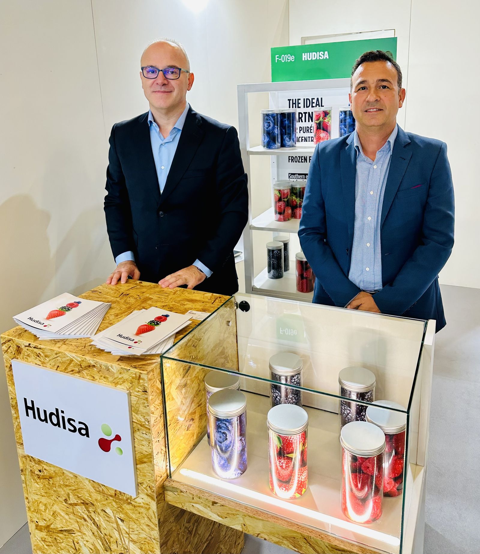 La empresa onubense Hudisa promociona los frutos rojos en la feria internacional más importante del sector