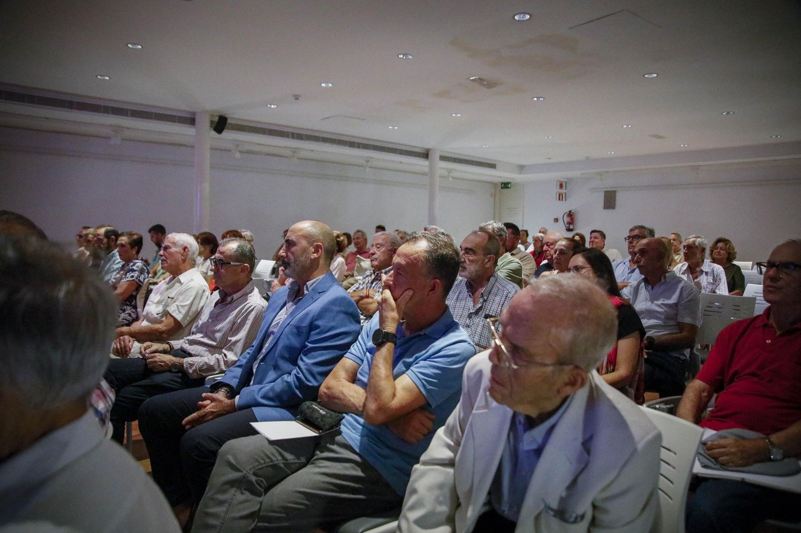 Las imágenes de la conferencia dentro de la "Semana Cultural Puerta Europa" de Ginés Valera en Almería