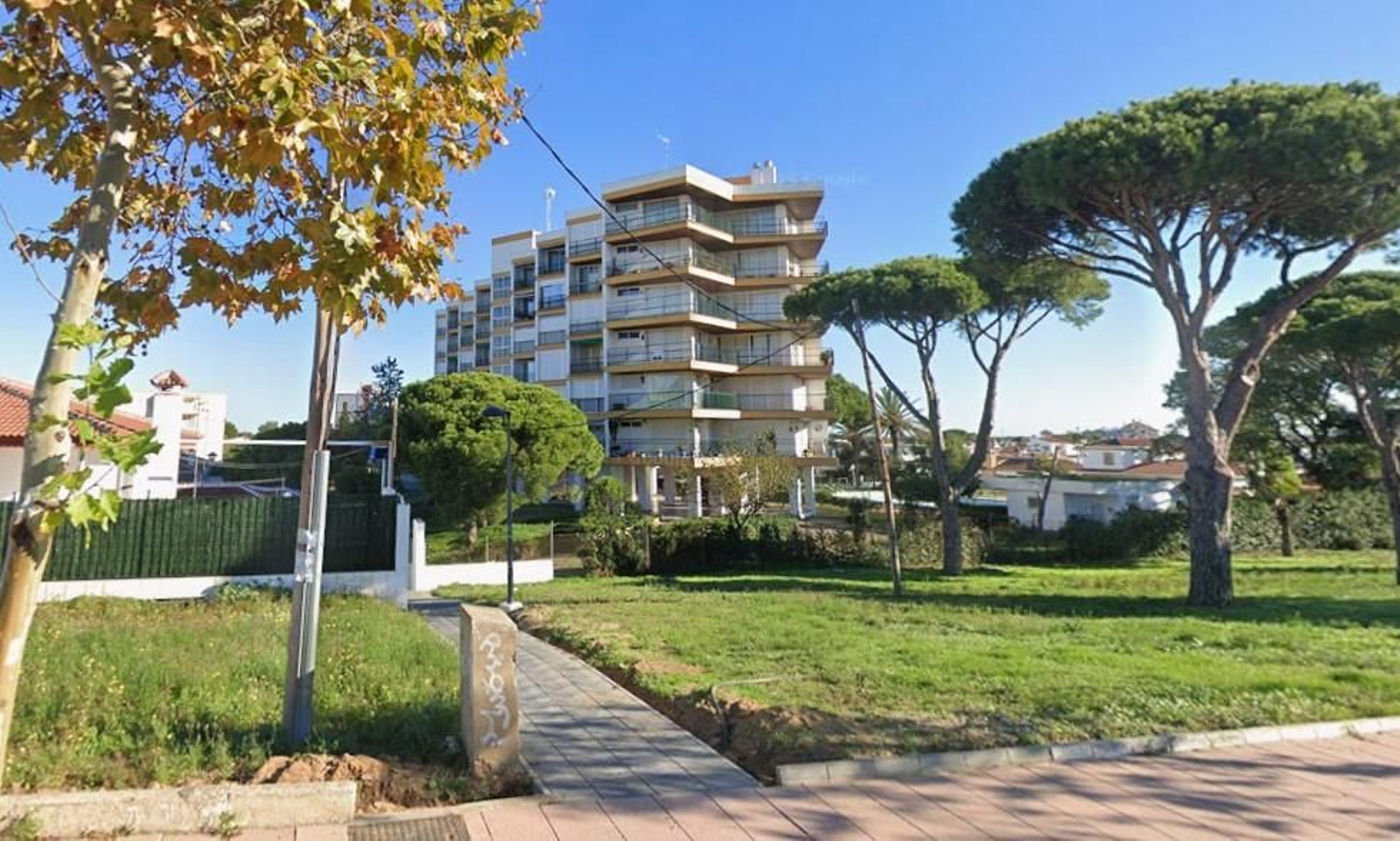 Edificio Delfín, en Matalascañas.